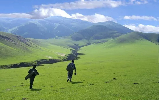 測(cè)繪隊(duì)員正在進(jìn)行1:5萬(wàn)數(shù)據(jù)庫(kù)更新數(shù)據(jù)采集 測(cè)繪隊(duì)員正在進(jìn)行1:5萬(wàn)數(shù)據(jù)庫(kù)更新數(shù)據(jù)采集